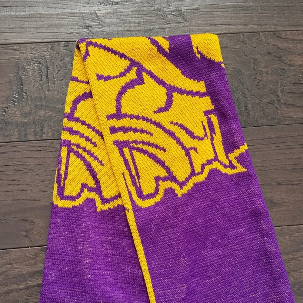 Minnesota Vikings Scarf Purple and Yellow Scarf GREAT CONDITION!